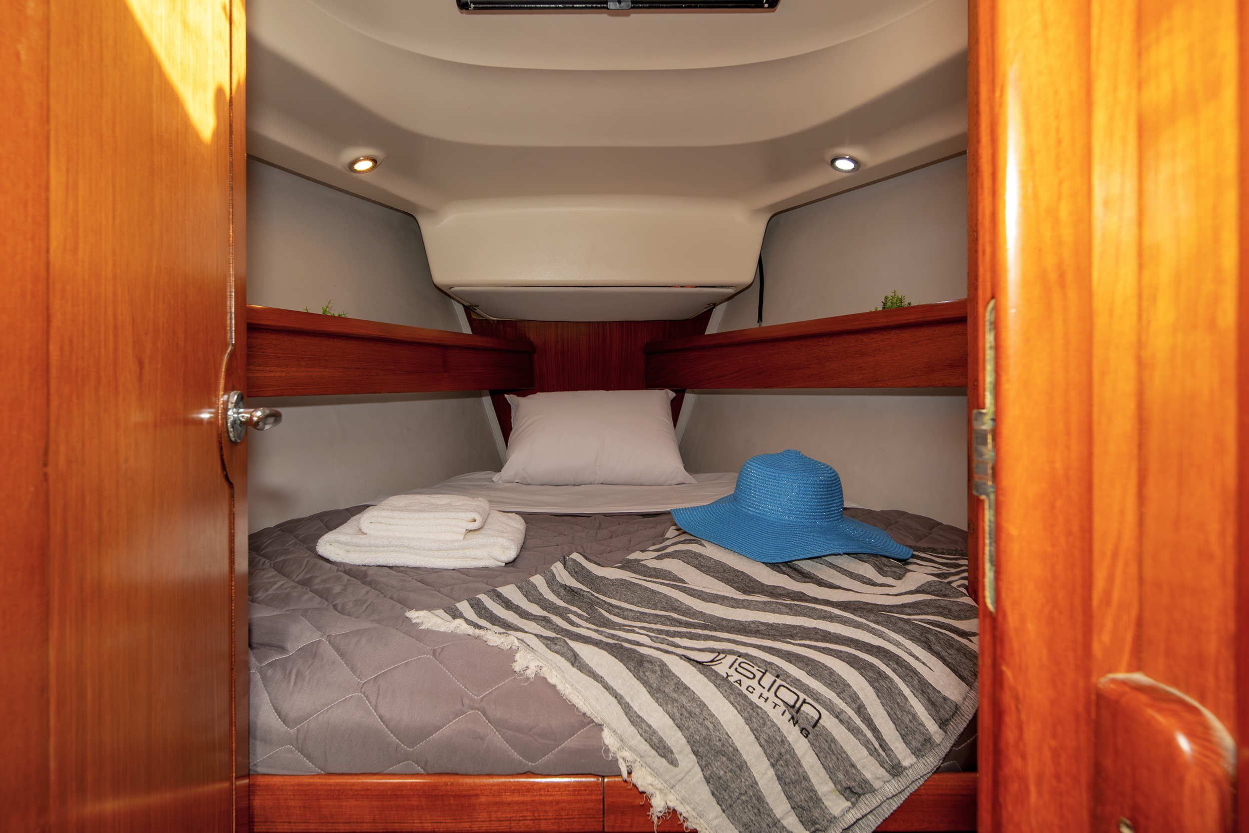 Sun Odyssey 43 — photo 2