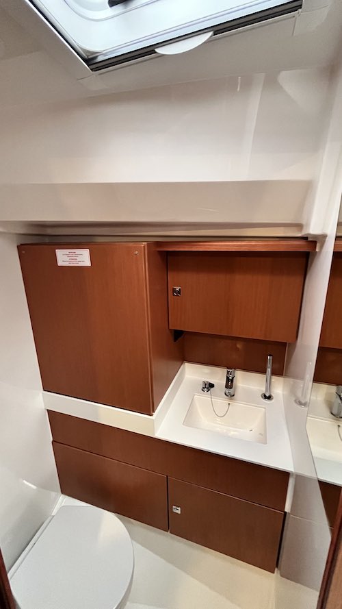 Bavaria C45 - 4 cab. — photo 13