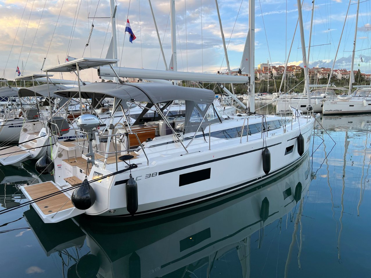Bavaria C38 — photo 5