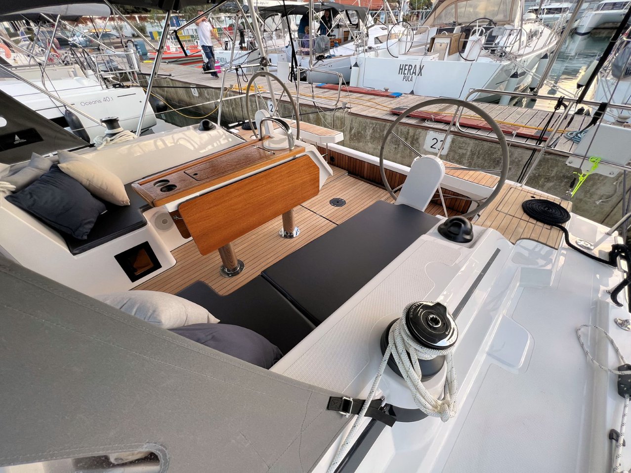 Bavaria C38 — photo 10