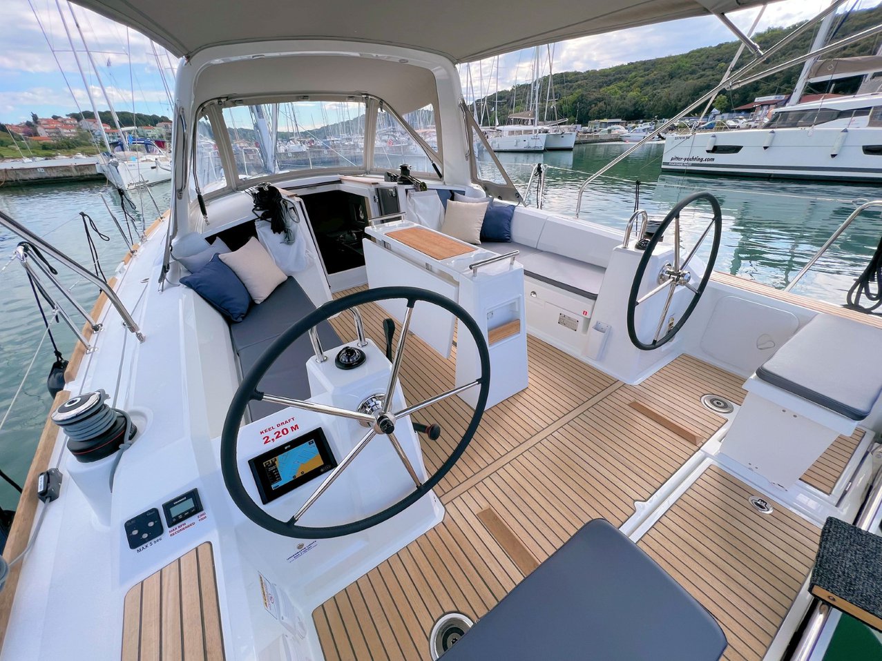 Oceanis 38.1 — photo 9