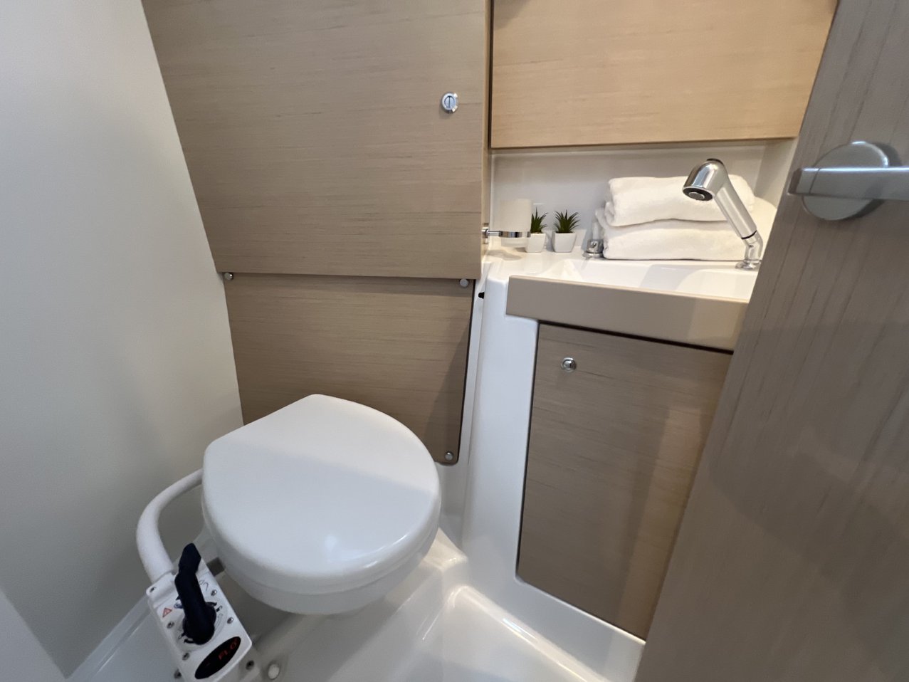 Oceanis 38.1 — photo 38