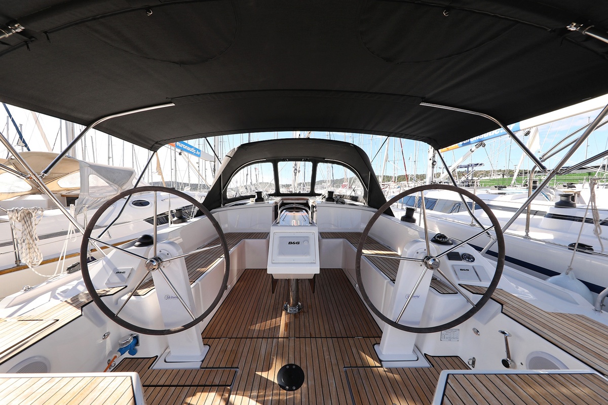 Bavaria C42 — photo 7