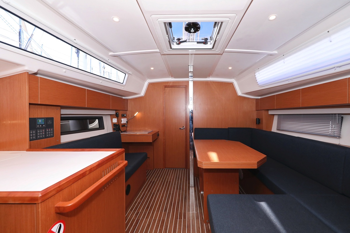 Bavaria C42 — photo 9
