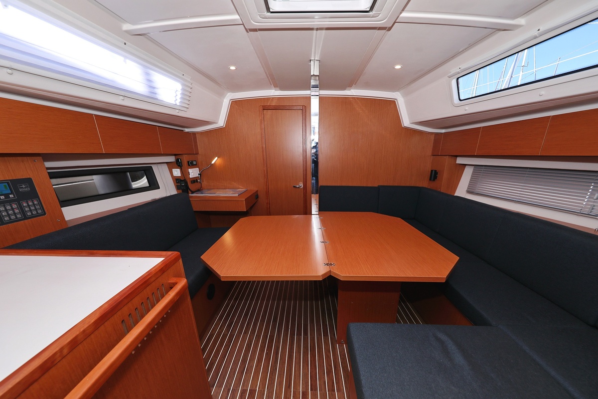 Bavaria C42 — photo 10