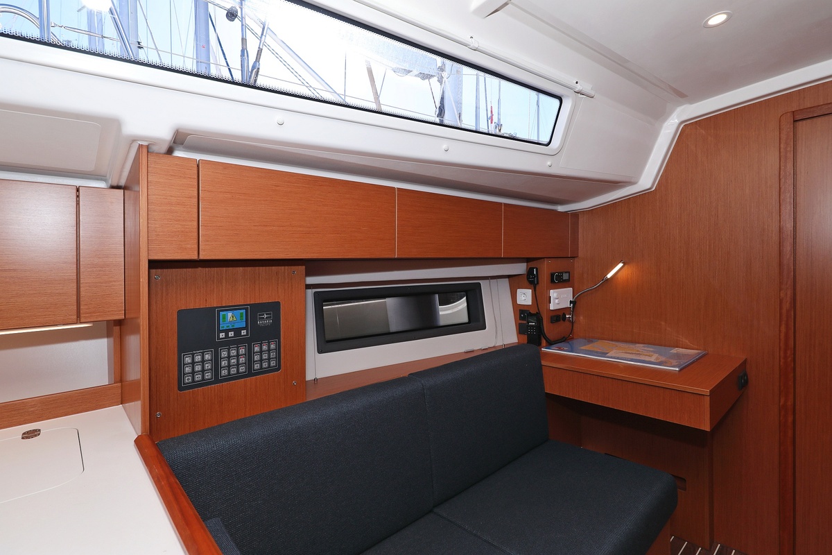 Bavaria C42 — photo 14