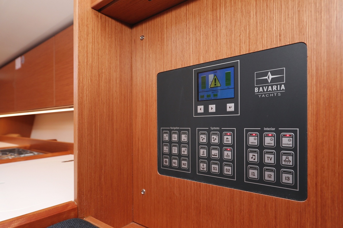 Bavaria C42 — photo 15