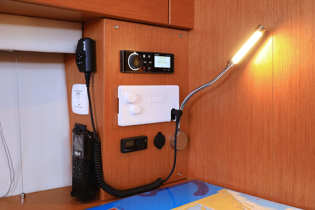 Bavaria C42 — photo 16