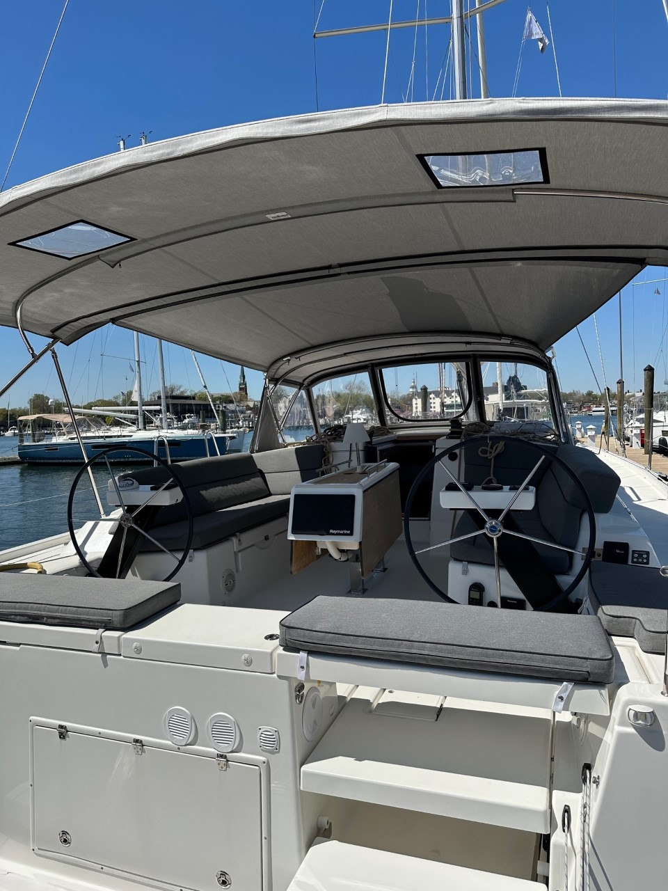 Dufour 430 - 3 cab. — photo 3