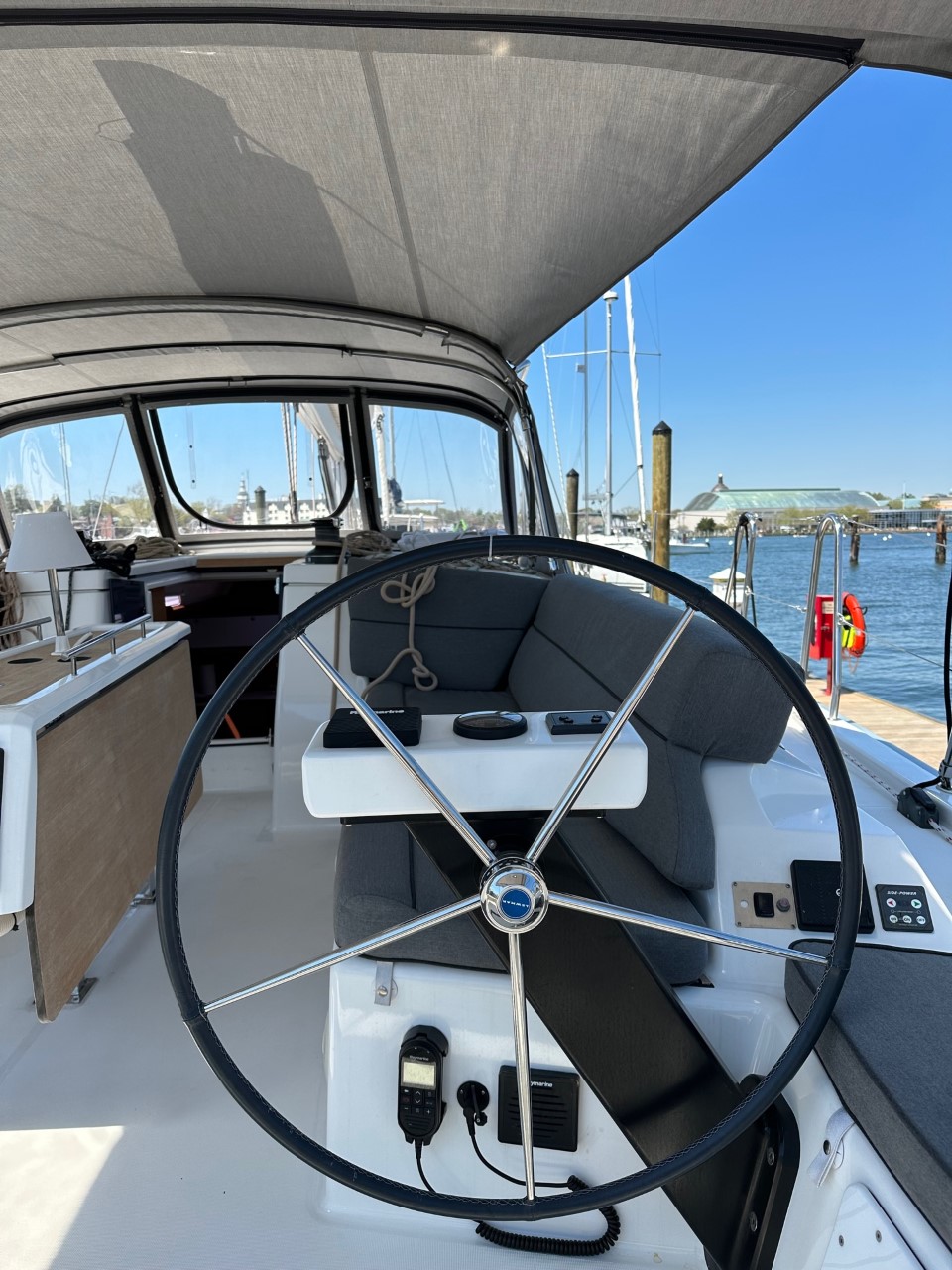 Dufour 430 - 3 cab. — photo 4