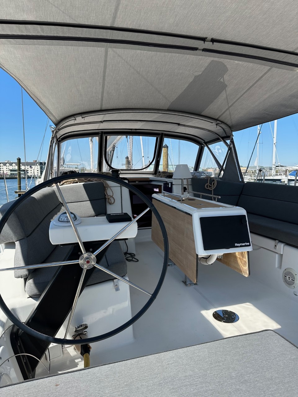 Dufour 430 - 3 cab. — photo 5