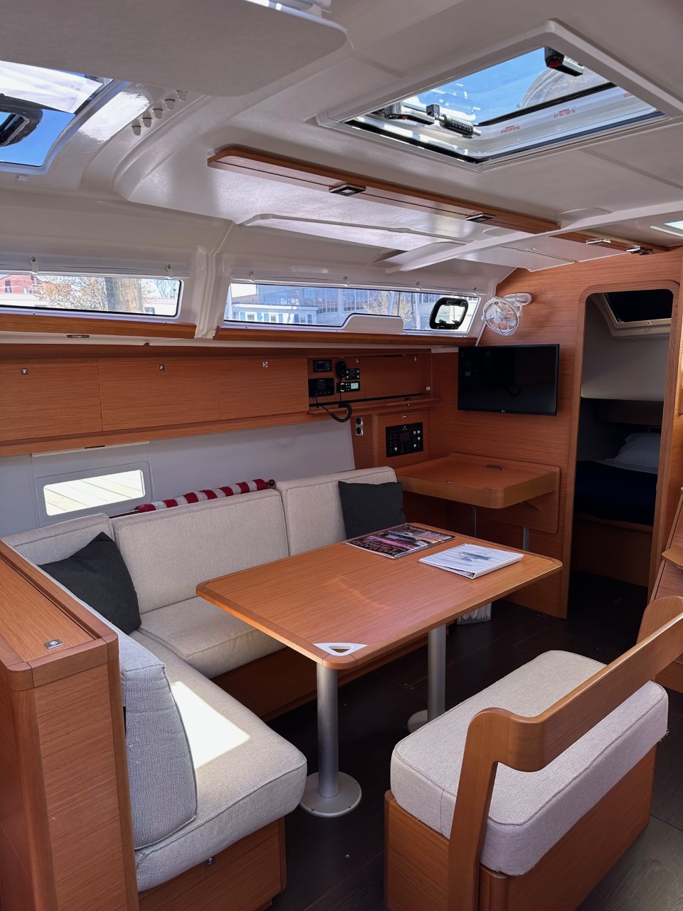 Dufour 430 - 3 cab. — photo 11