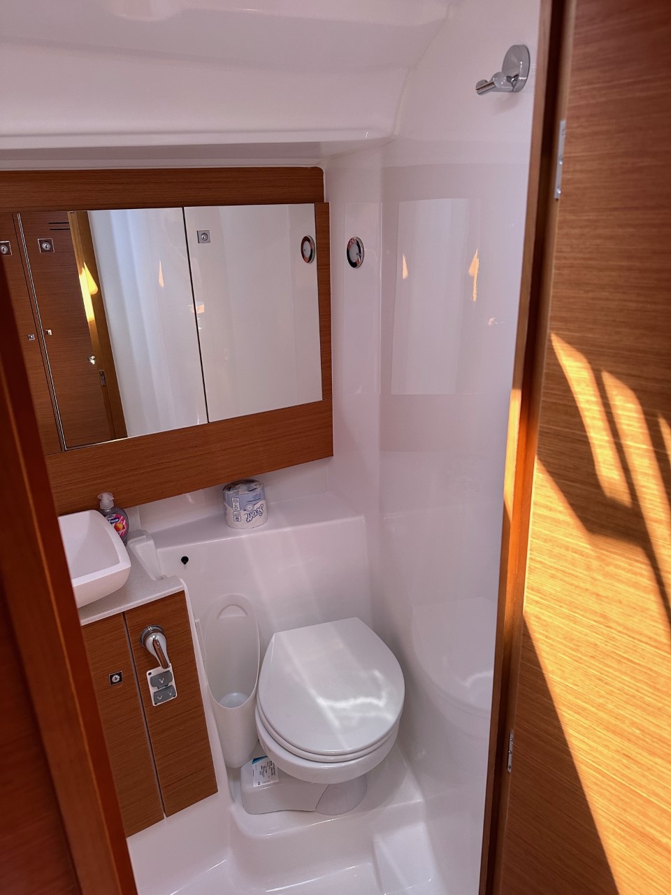 Dufour 430 - 3 cab. — photo 15