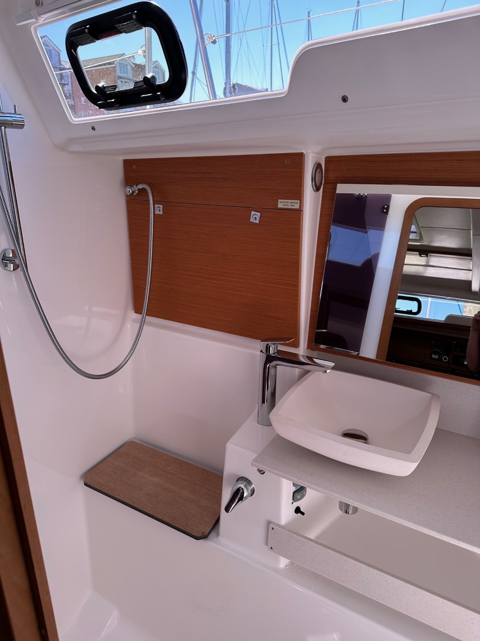 Dufour 430 - 3 cab. — photo 16