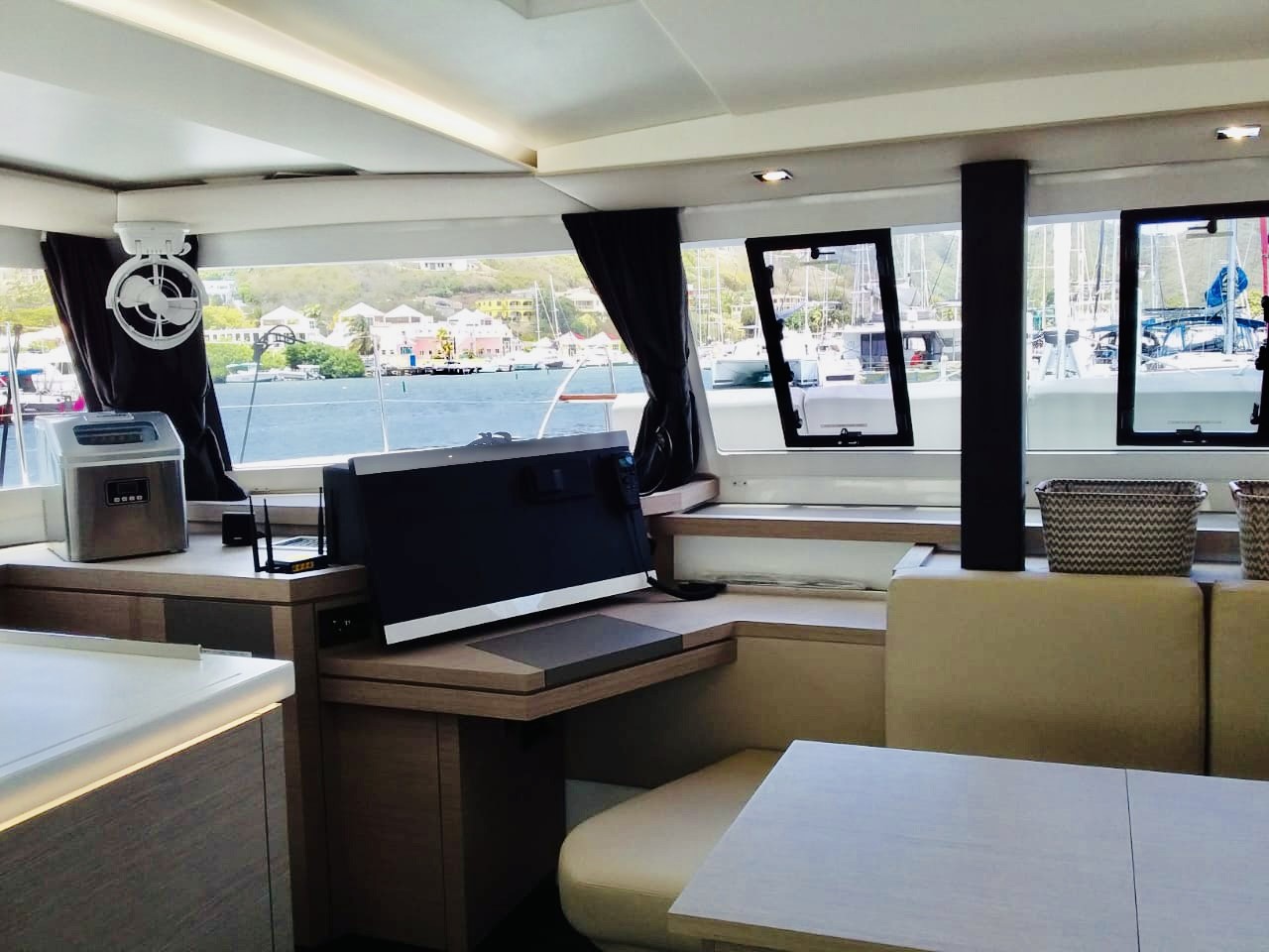 Fountaine Pajot Astrea 42 Maestro — photo 9