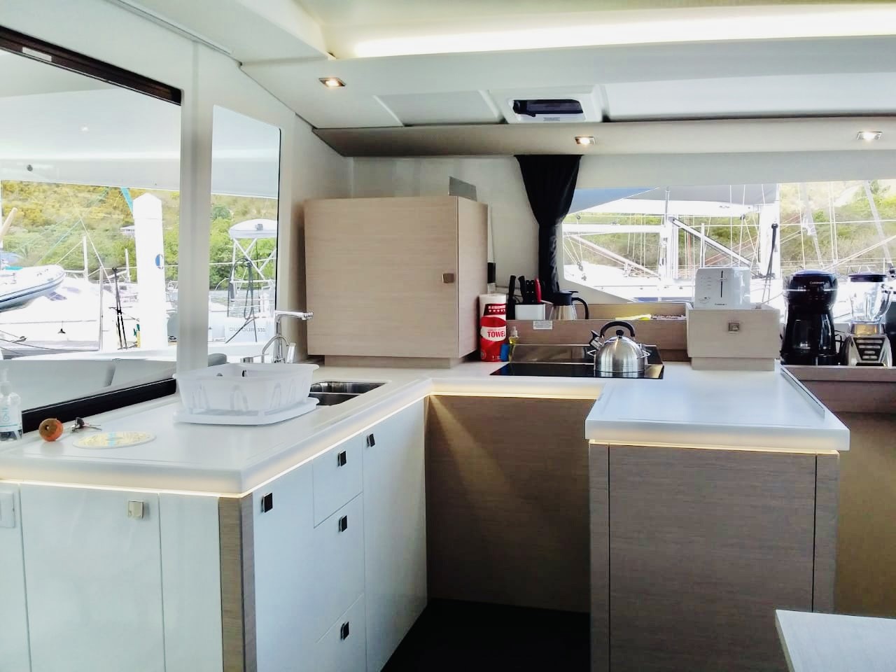 Fountaine Pajot Astrea 42 Maestro — photo 10