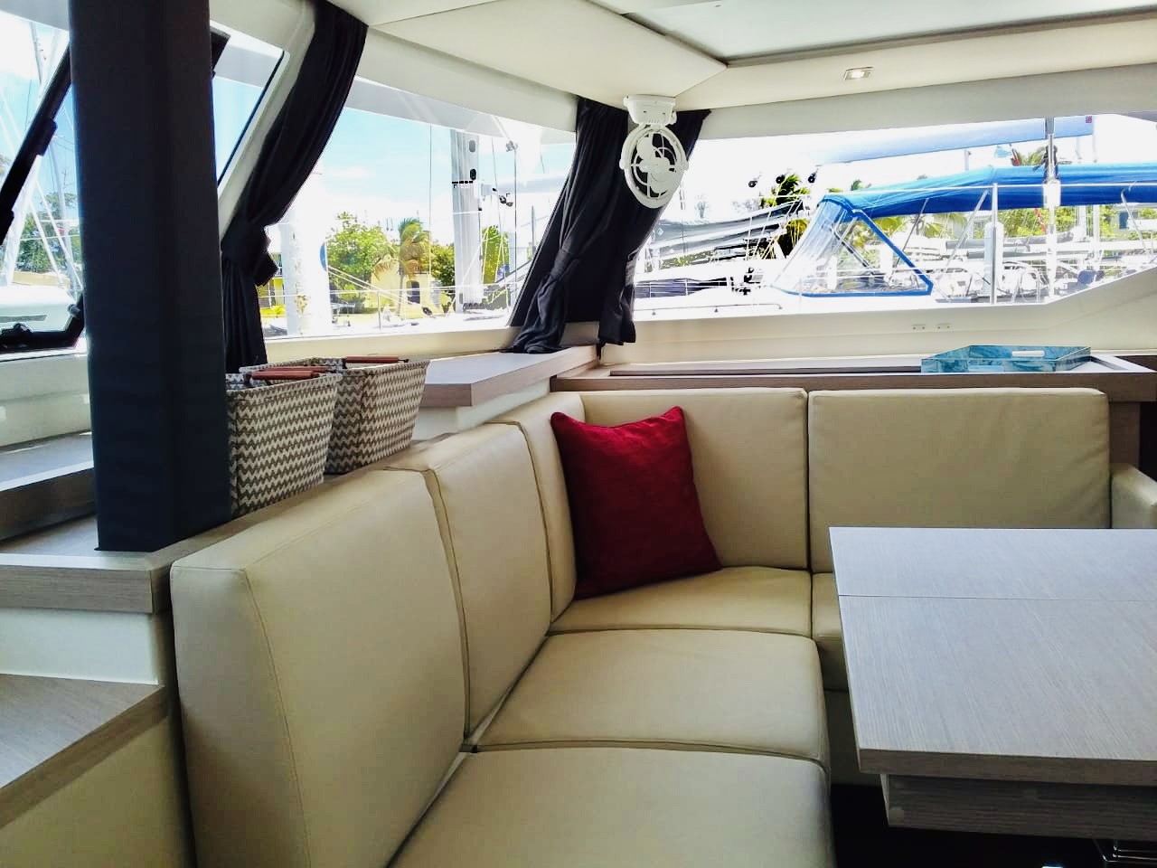 Fountaine Pajot Astrea 42 Maestro — photo 12