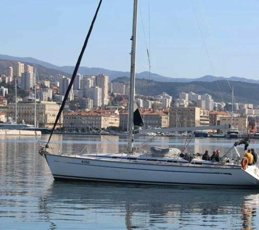 Bavaria 44 — photo 6