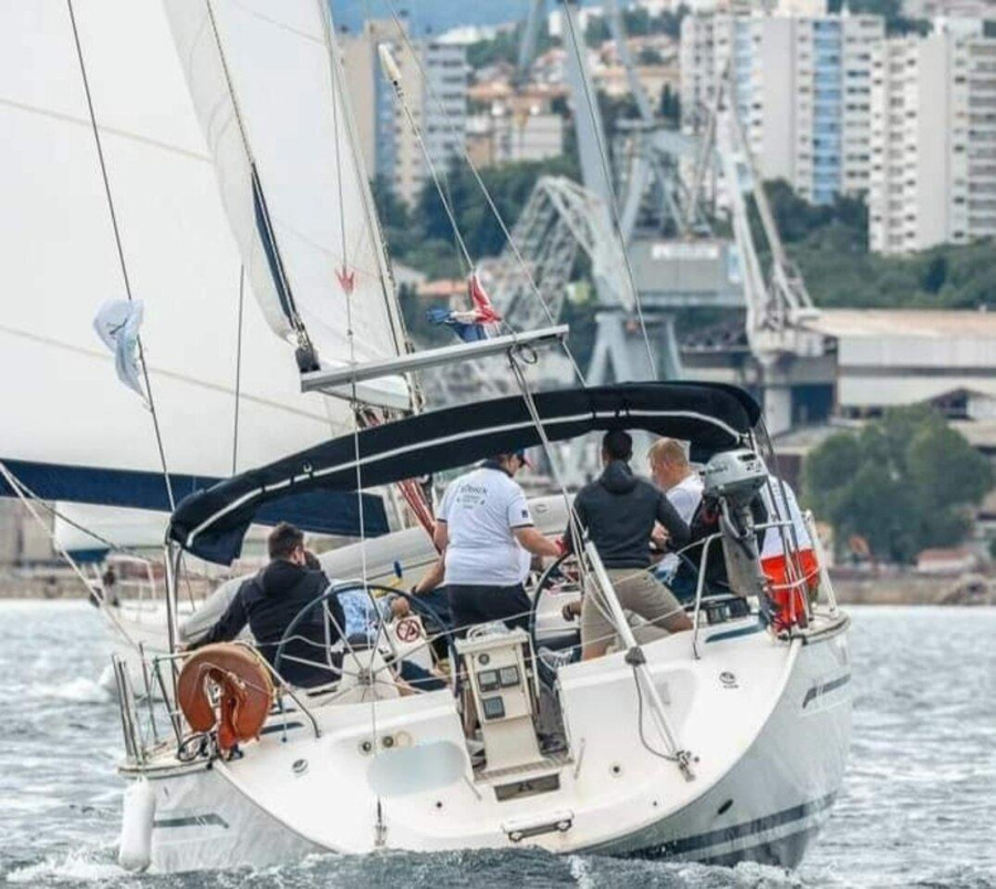 Bavaria 44 — photo 7