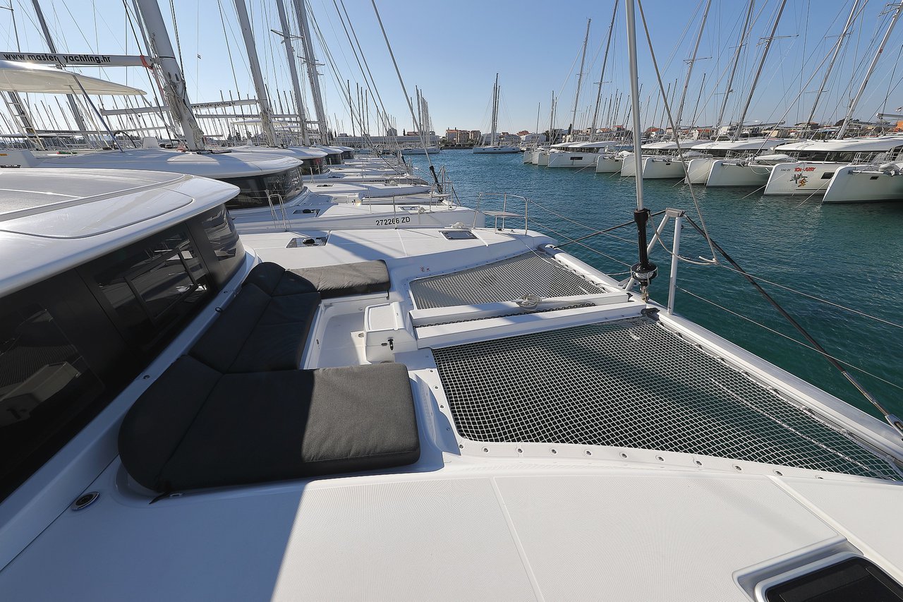 Lagoon 46 - 4 + 2 cab. — photo 8