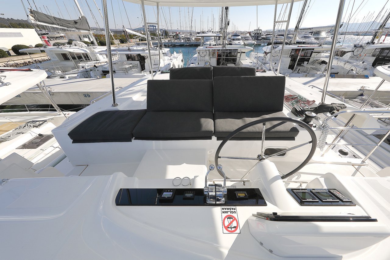 Lagoon 46 - 4 + 2 cab. — photo 11