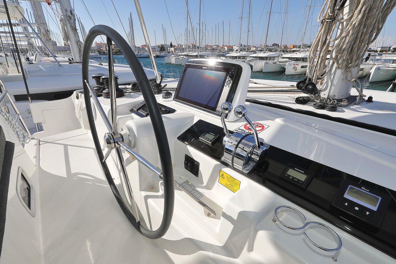 Lagoon 46 - 4 + 2 cab. — photo 12