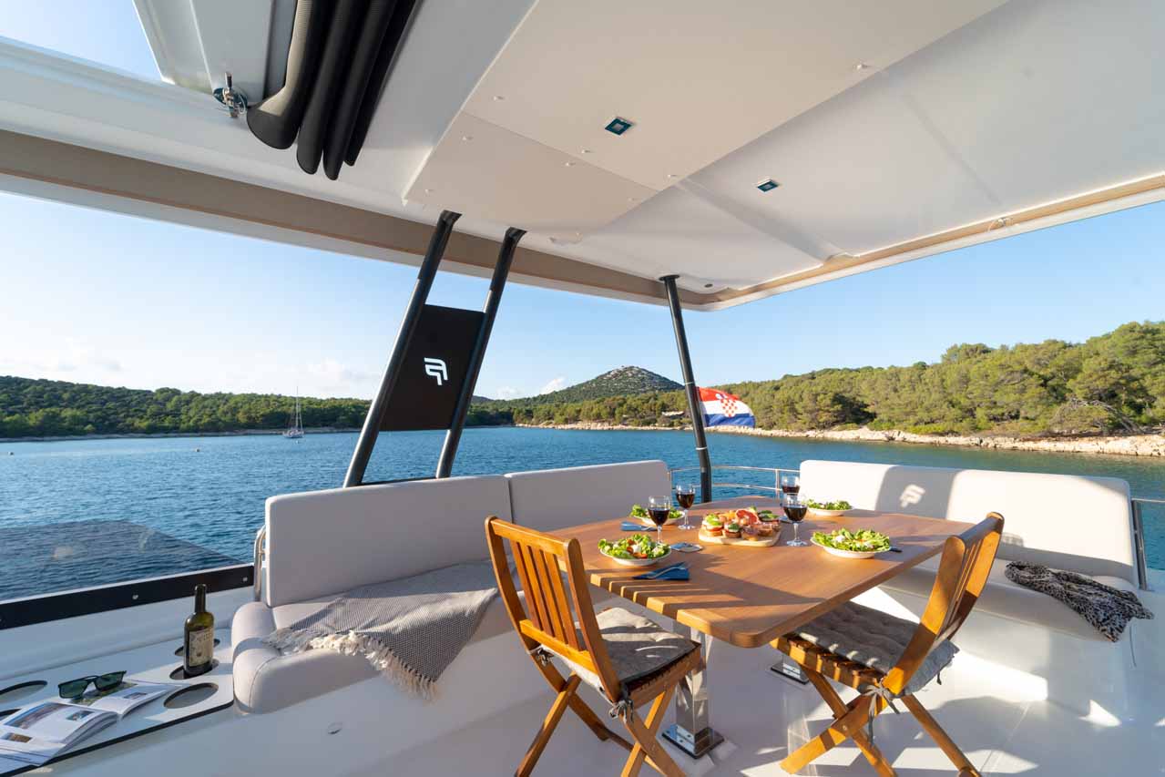 Fountaine Pajot MY6 — photo 20