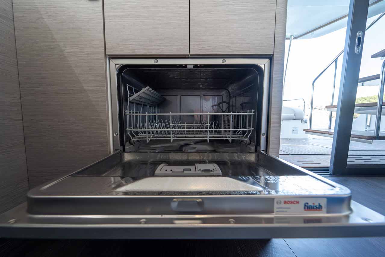 Fountaine Pajot MY6 — photo 28