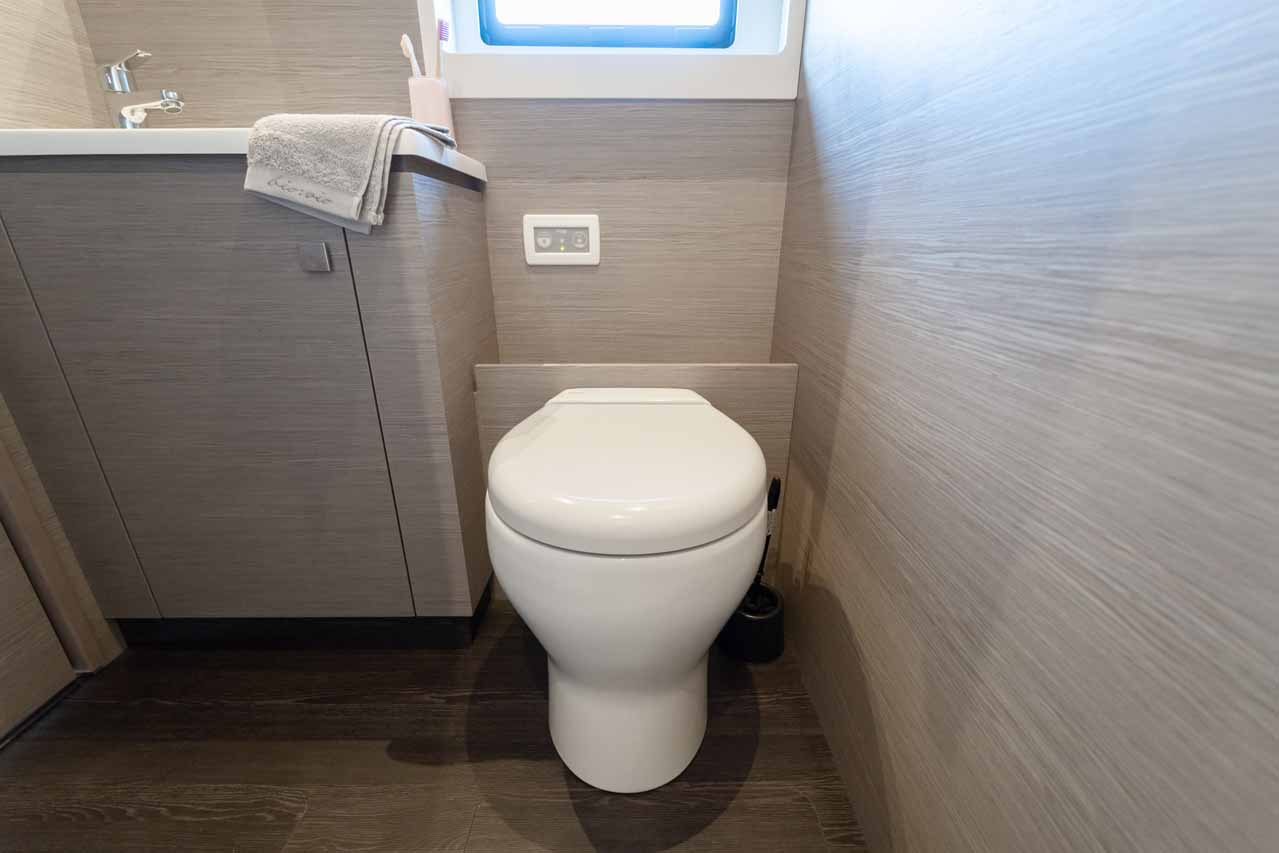 Fountaine Pajot MY6 — photo 38