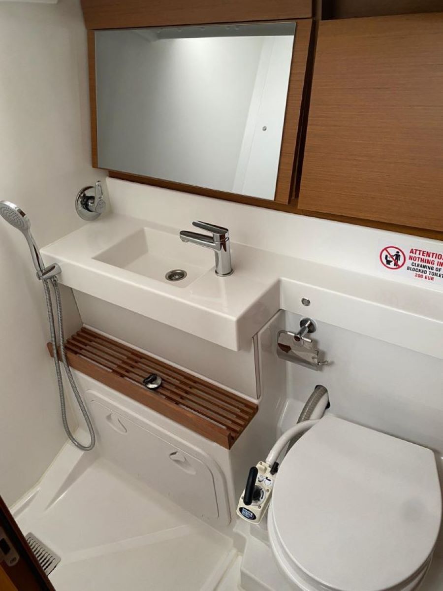 Sun Odyssey 440 - 4 cab. — photo 16