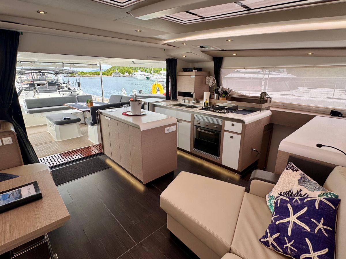 Fountaine Pajot Aura 51 — photo 22