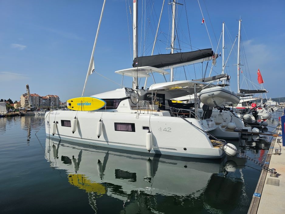 Lagoon 42 - 4 + 2 cab. — photo 1