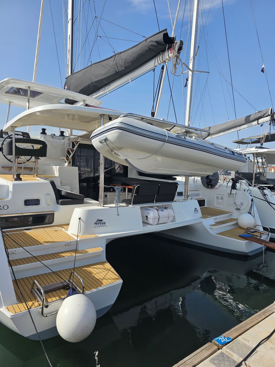 Lagoon 42 - 4 + 2 cab. — photo 3