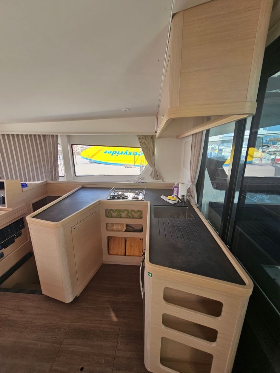 Lagoon 42 - 4 + 2 cab. — photo 4