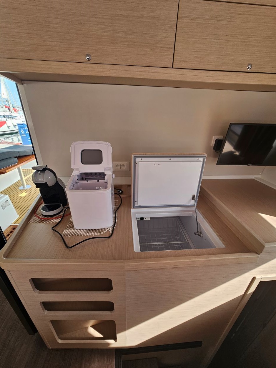 Lagoon 42 - 4 + 2 cab. — photo 7