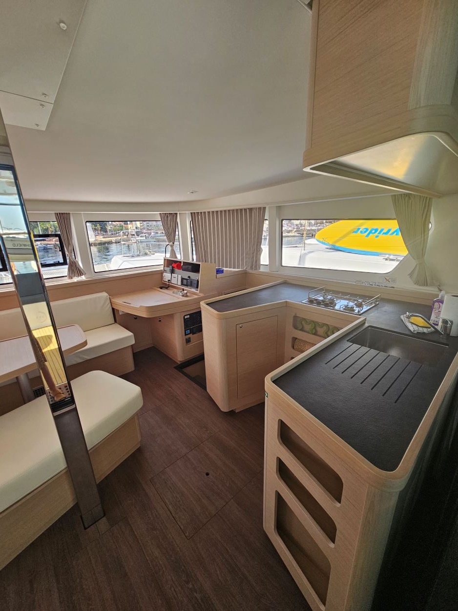 Lagoon 42 - 4 + 2 cab. — photo 9