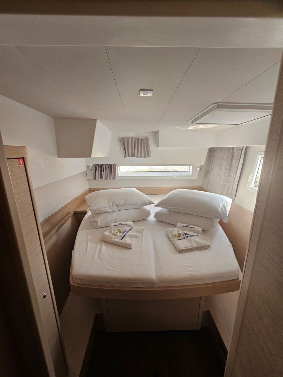 Lagoon 42 - 4 + 2 cab. — photo 11