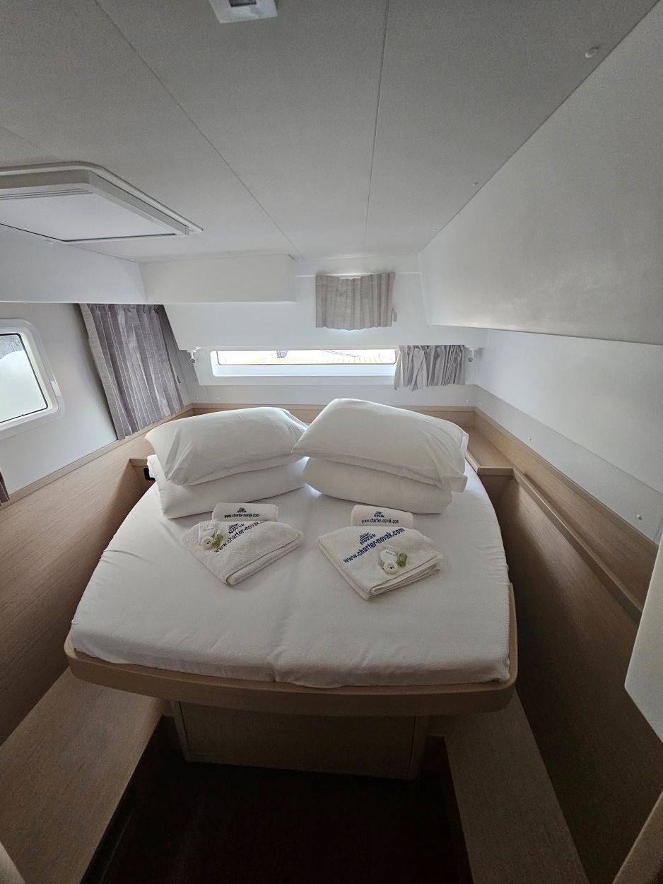 Lagoon 42 - 4 + 2 cab. — photo 12