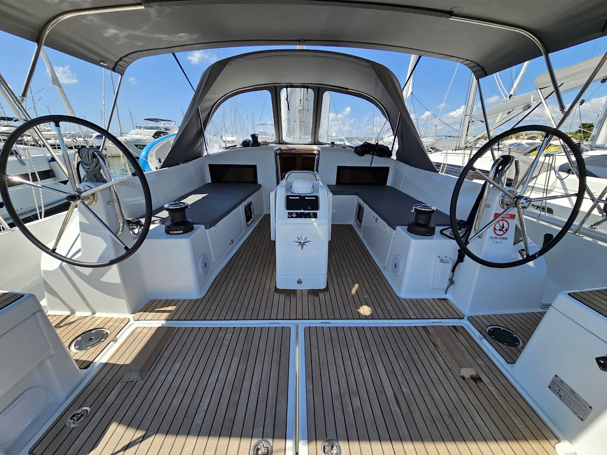Sun Odyssey 490 - 5 + 1 cab. — photo 3