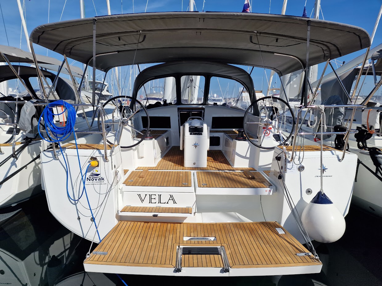 Sun Odyssey 440 - 4 cab. — photo 1