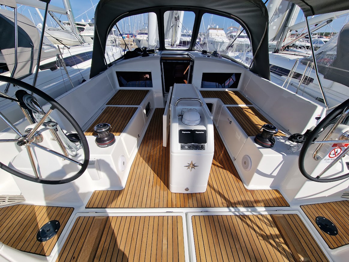 Sun Odyssey 440 - 4 cab. — photo 3