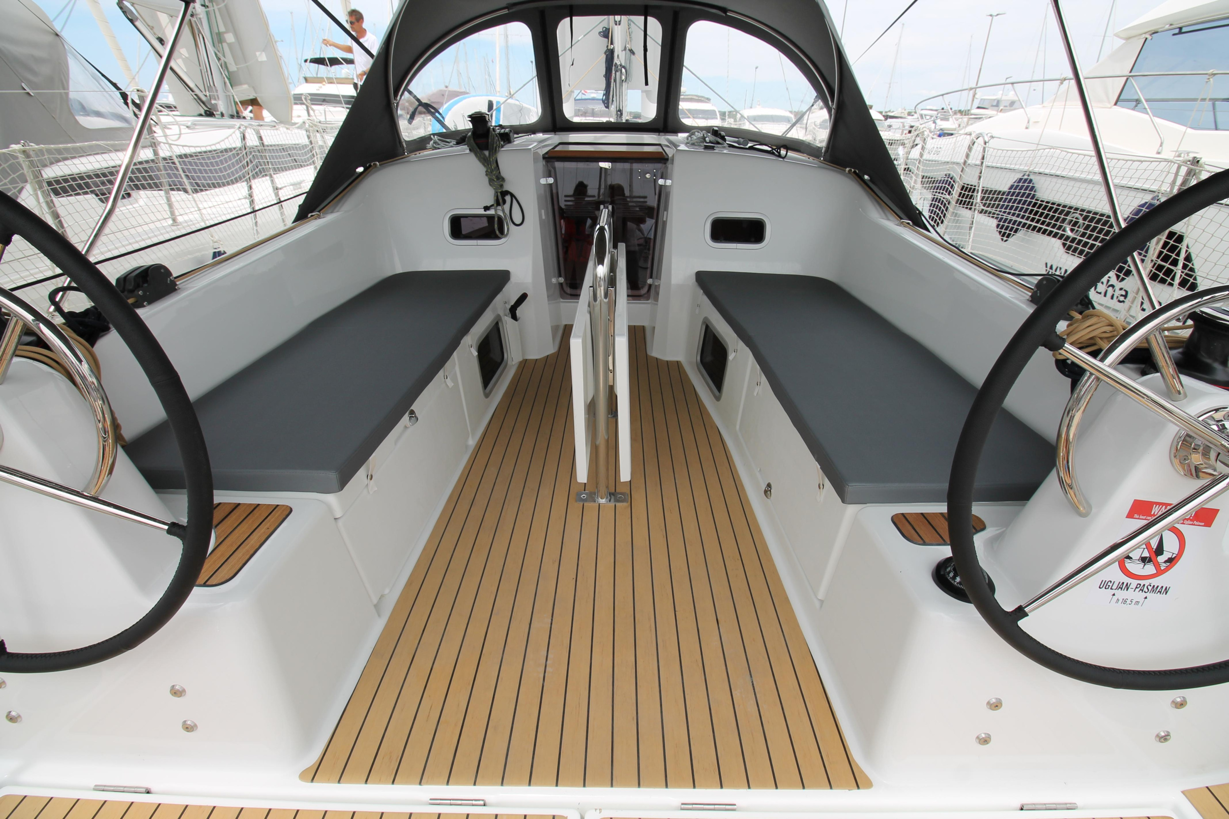 Sun Odyssey 380 - 3 cab. — photo 2