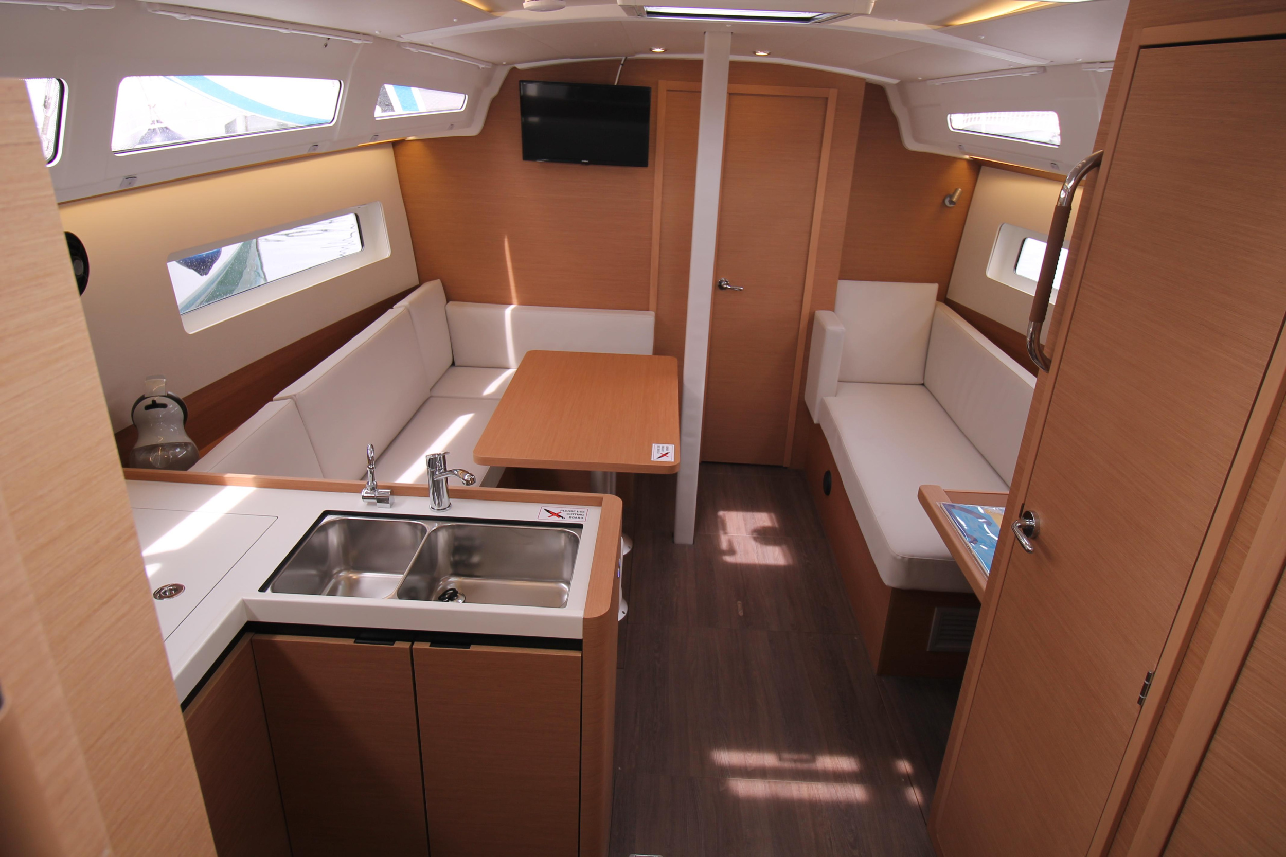 Sun Odyssey 380 - 3 cab. — photo 4