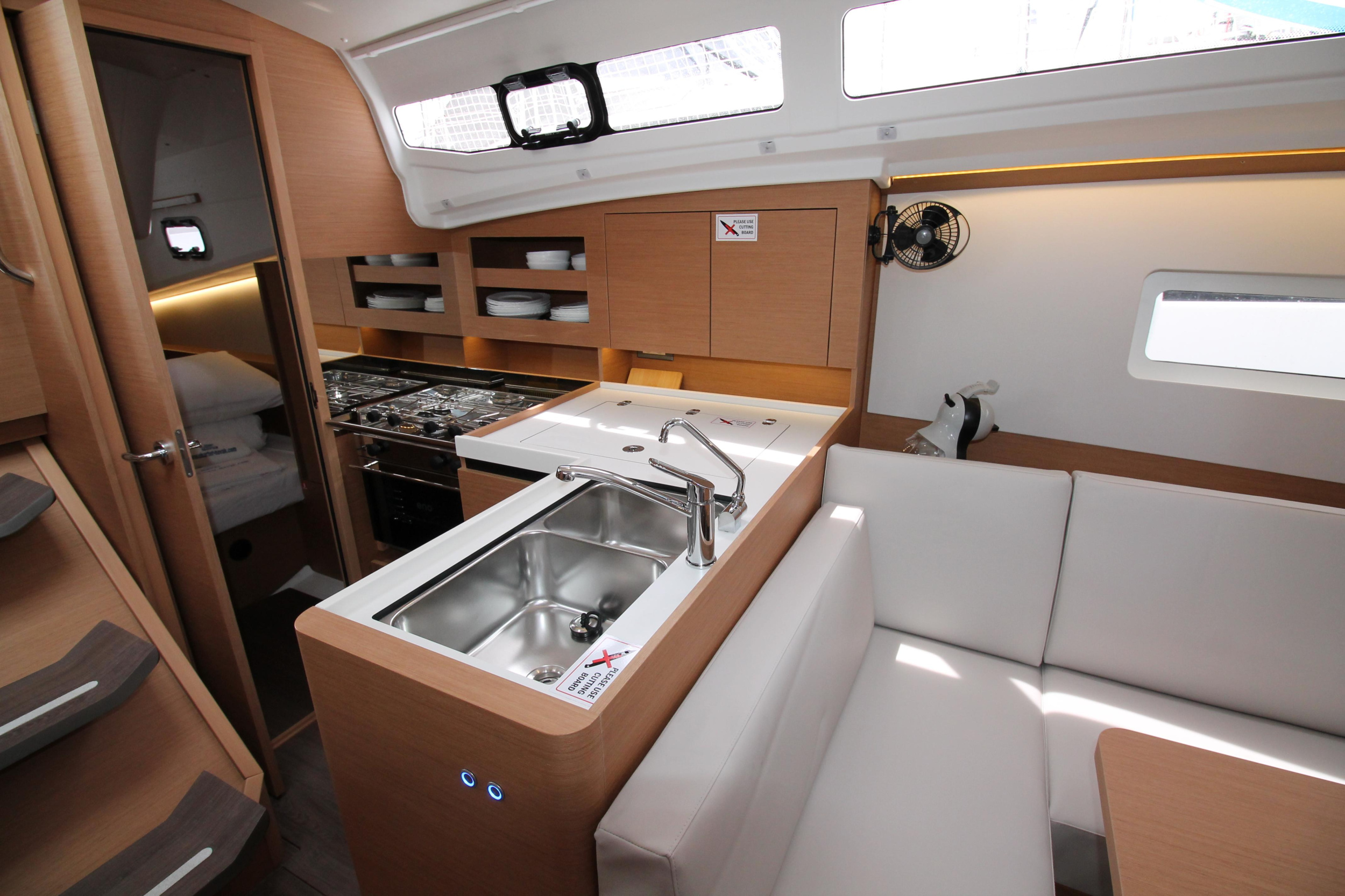 Sun Odyssey 380 - 3 cab. — photo 6
