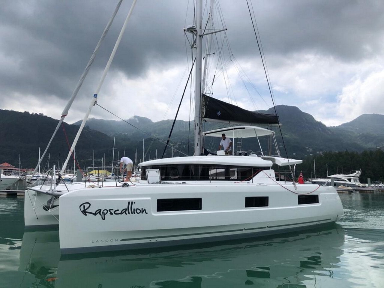 Lagoon 46 OW - 3 + 2 cab. — photo 1