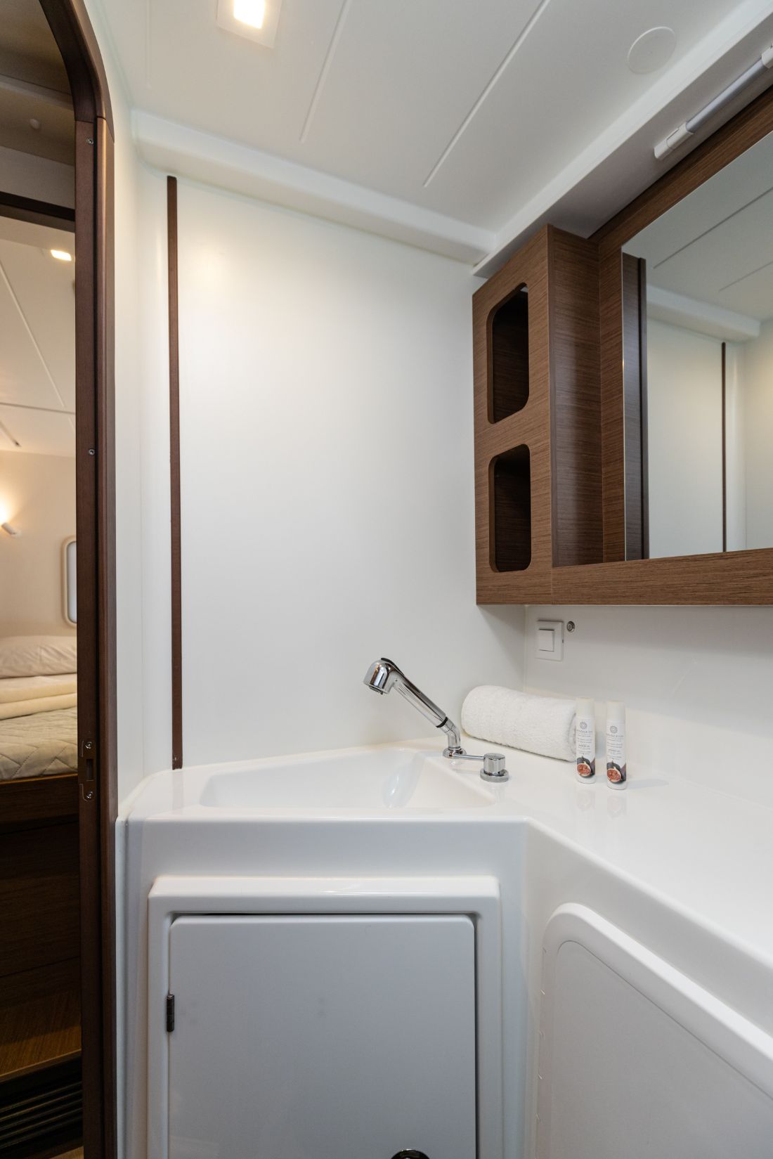 Lagoon 42 - 4 + 2 cab. — photo 18
