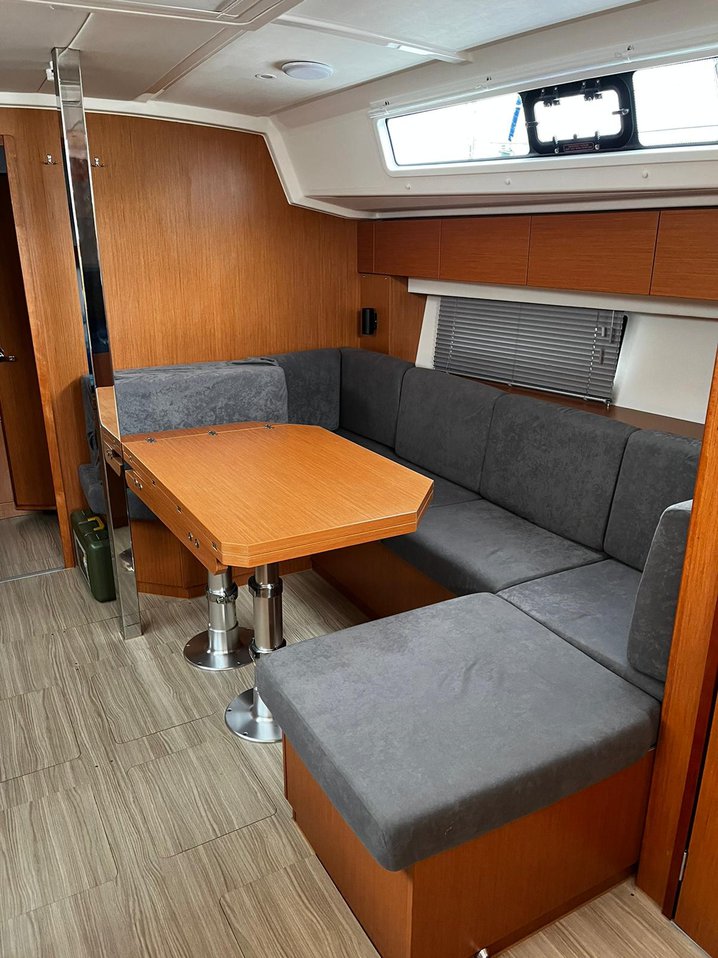 Bavaria C42 — photo 11