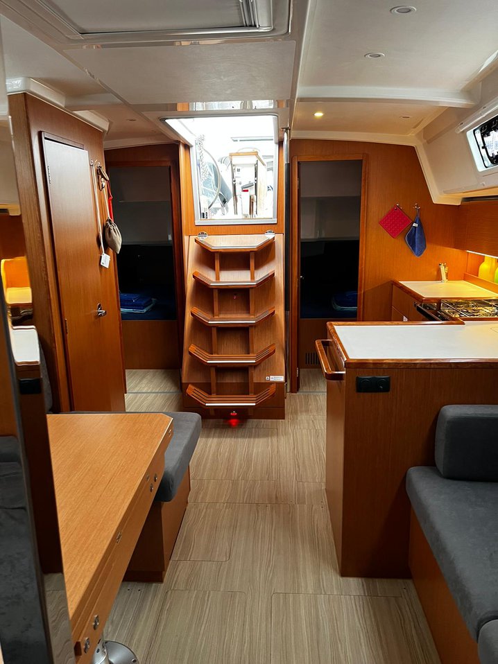 Bavaria C42 — photo 12