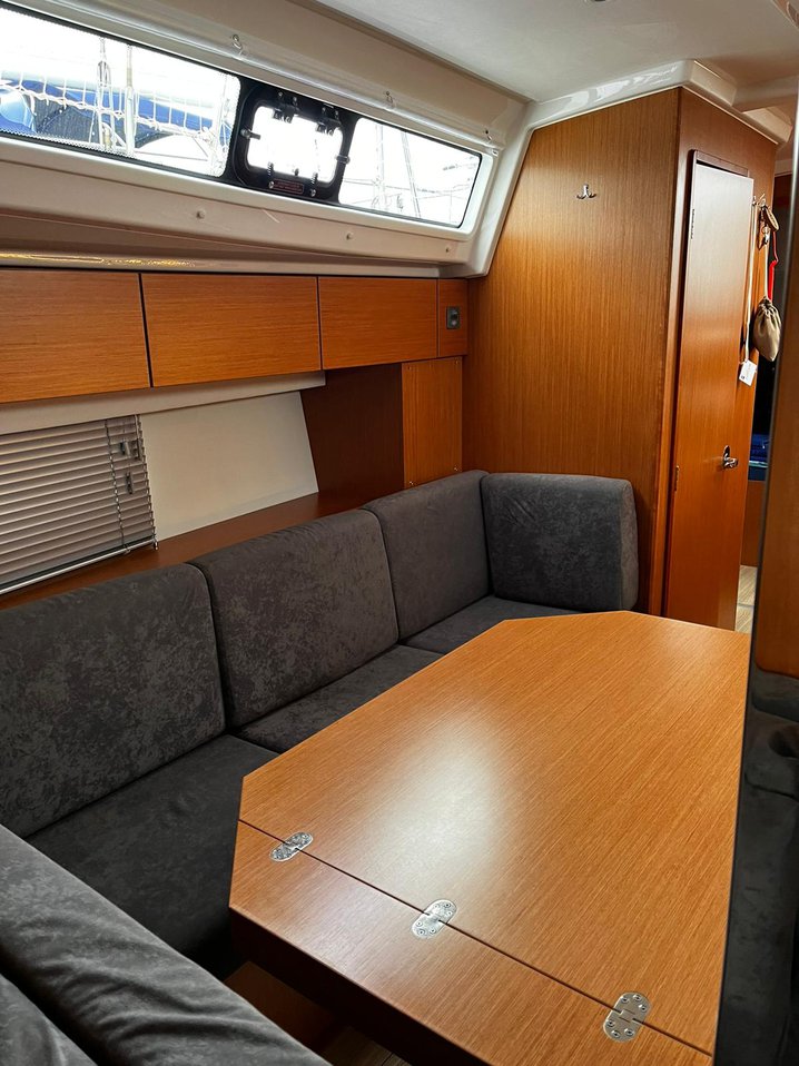 Bavaria C42 — photo 4