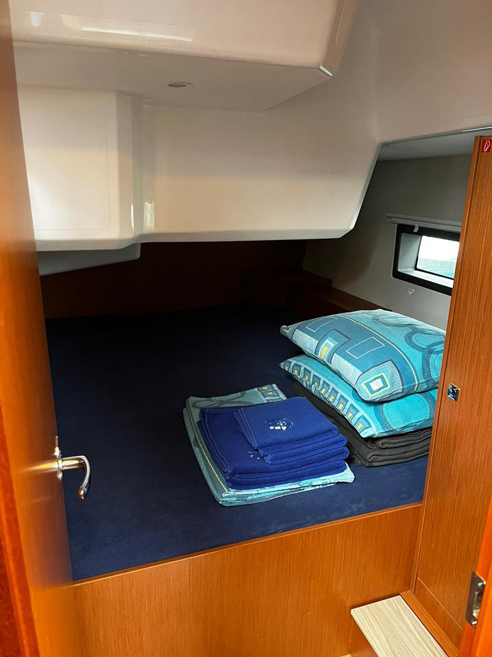 Bavaria C42 — photo 6